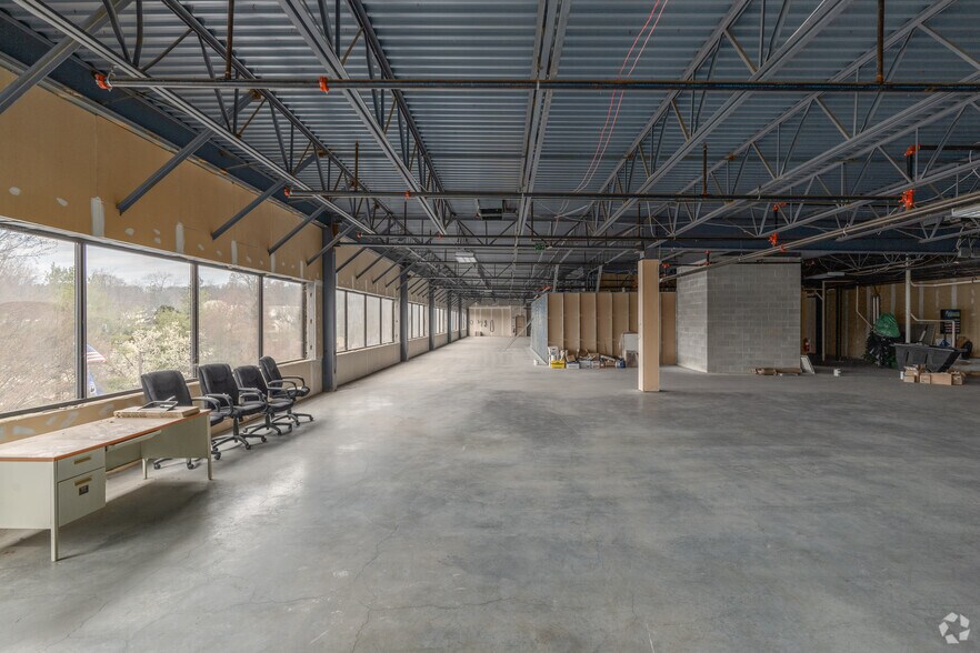 More Photos Of 1122 Longford Rd, Oaks Warehouse For Lease