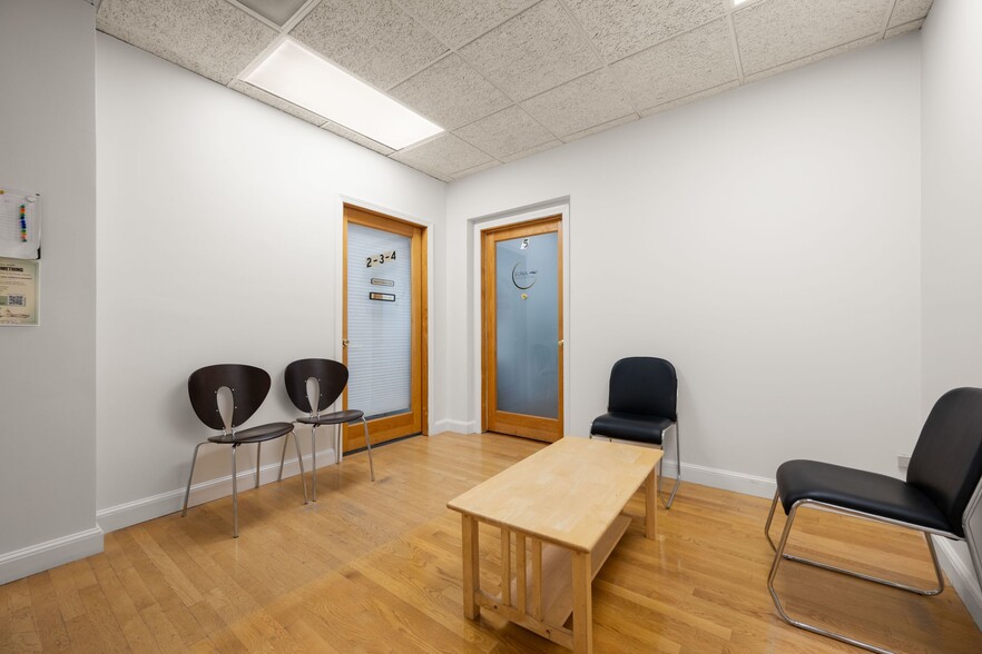 More Photos Of 3-21 Lincoln St, Newton Medical For Lease