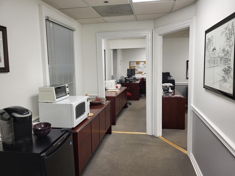 More Photos Of 1025 W Everett Rd, Lake Forest Medical For Lease