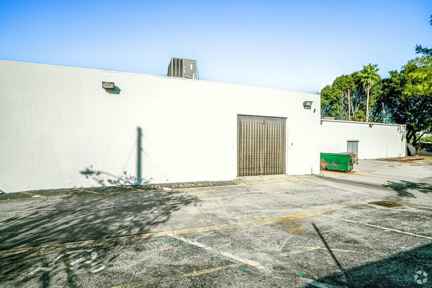 More Photos Of 1880 S Federal Hwy, Fort Lauderdale Auto Dealership For Lease