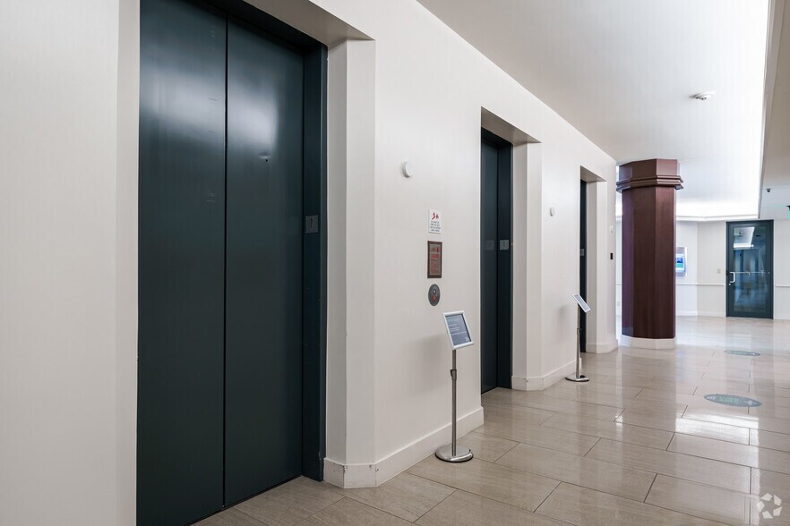 More Photos Of 800 Fairway Dr, Deerfield Beach Office Residential For Lease