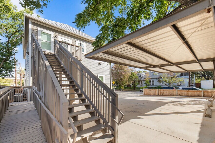 More Photos Of 626 E Quincy St, San Antonio Office For Lease
