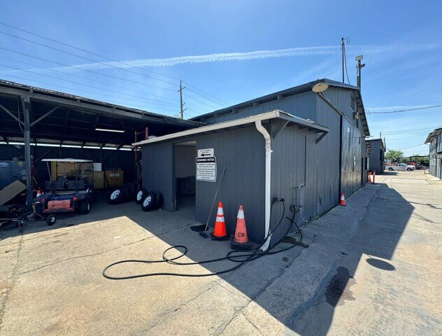 More Photos Of 680-686 E Lockeford St and 925 E Victor Rd, Lodi Distribution For Sale