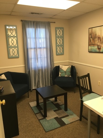 More Photos Of 1001 Farmington Ave, Bristol Medical For Sale