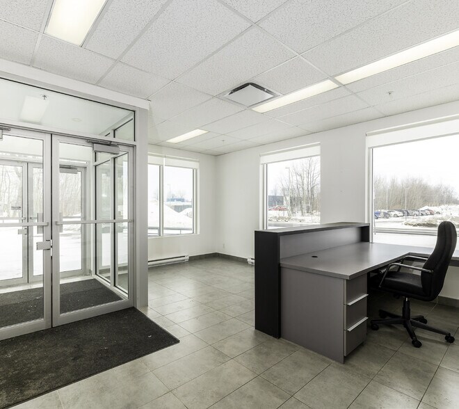 More Photos Of 2511 Boul Du Parc-Technologique, Québec Manufacturing For Sale