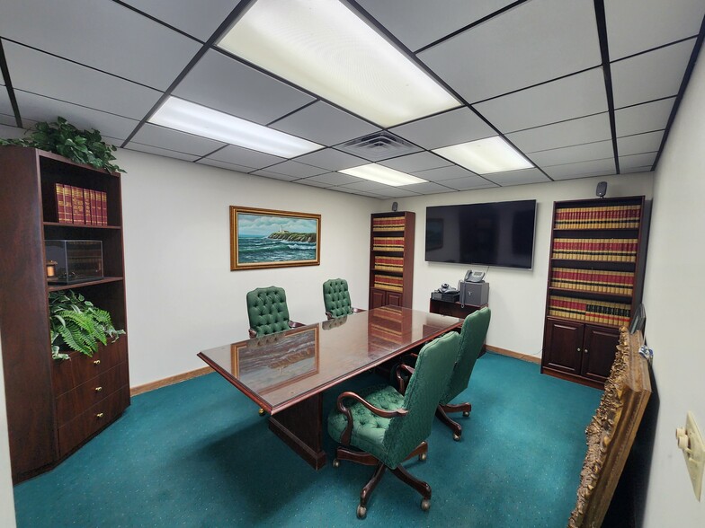More Photos Of 747 N Washington Blvd, Sarasota Office For Lease