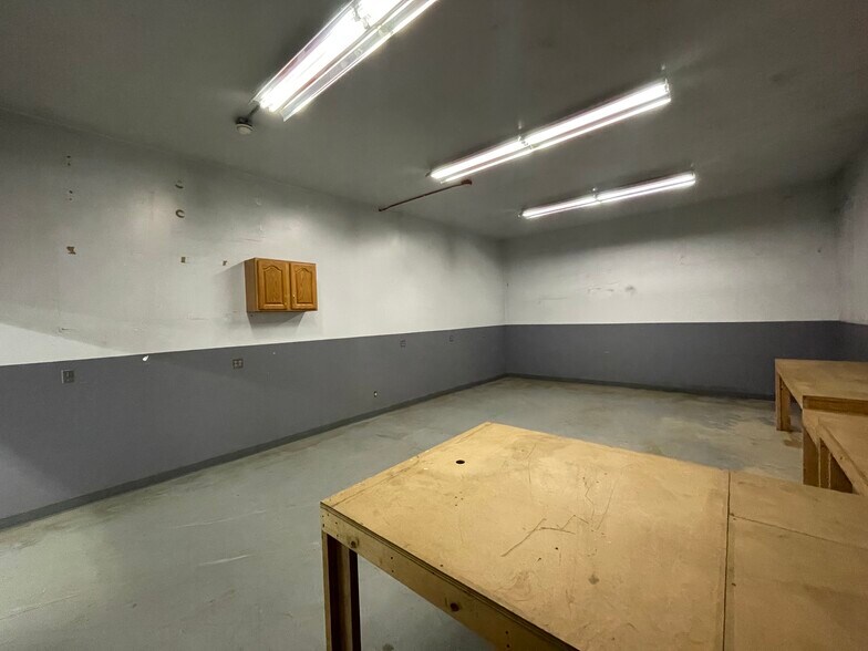 More Photos Of 419-423 Mannheim Rd, Bellwood Warehouse For Sale