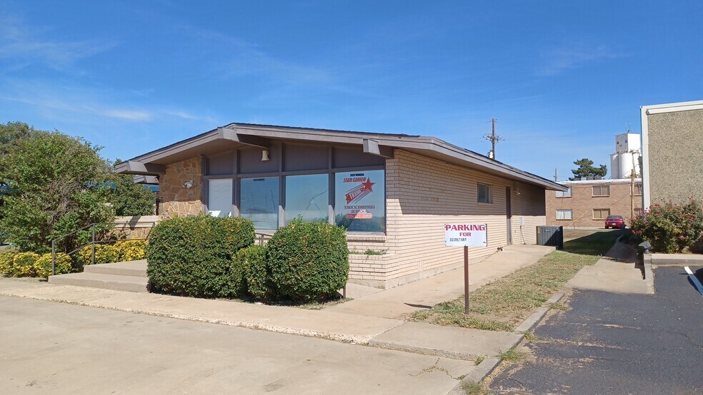 More Photos Of 2620 Yonkers St, Plainview Medical For Lease