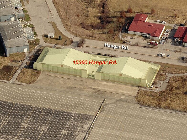 More Photos Of 15360 Hangar Rd, Kansas City Airplane Hangar For Lease