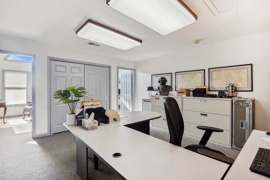 More Photos Of 10520 Warwick Ave, Fairfax Medical For Sale