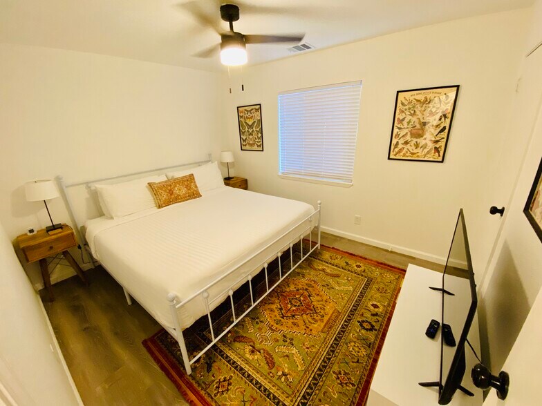 More Photos Of 104 Scudder Ln, Wimberley Hotel For Sale