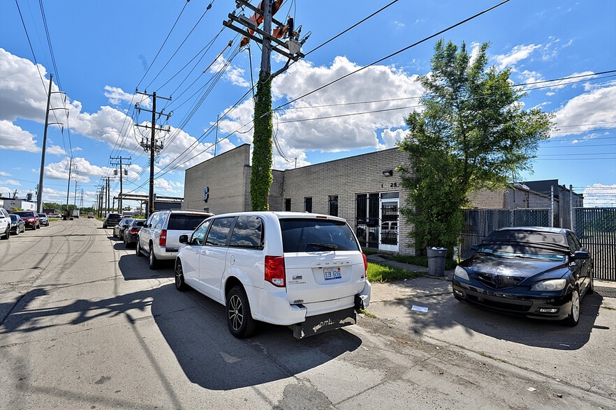 More Photos Of 12925 Auburn St, Detroit Warehouse For Sale