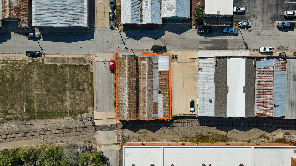 More Photos Of 200 W First St, Brenham Warehouse For Sale