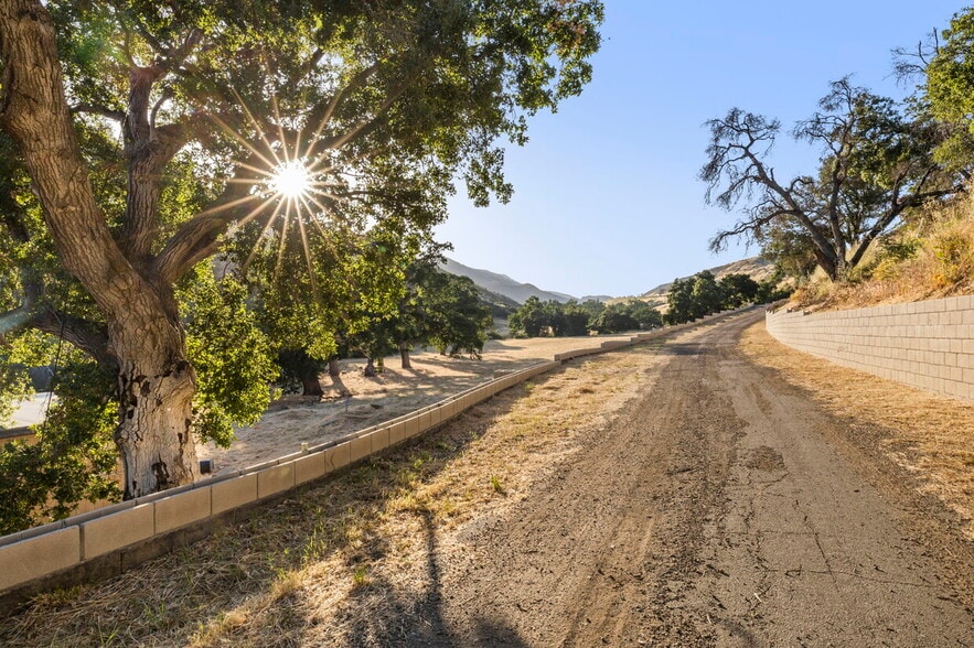 More Photos Of 36059 Golden State Hwy, Castaic Lodge Meeting Hall For Sale