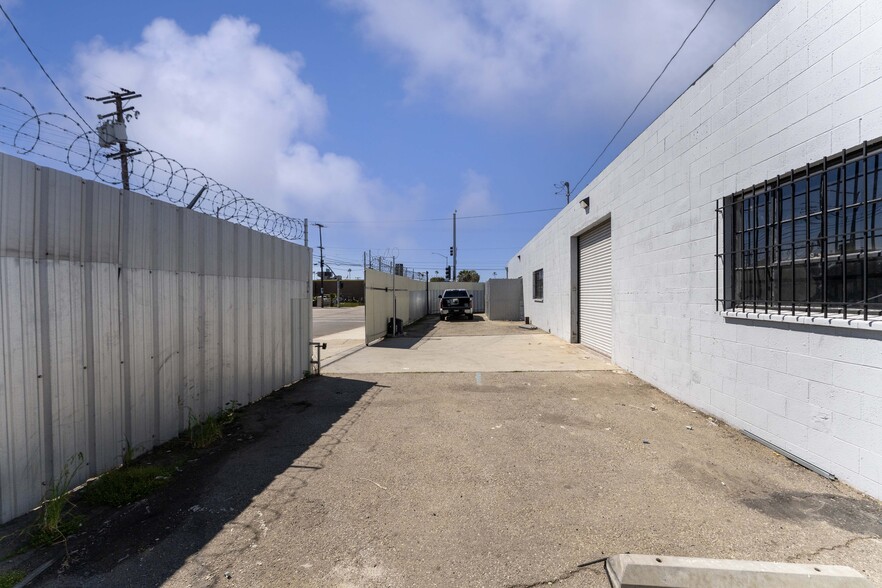 More Photos Of 15626 S Main St, Gardena Warehouse For Sale