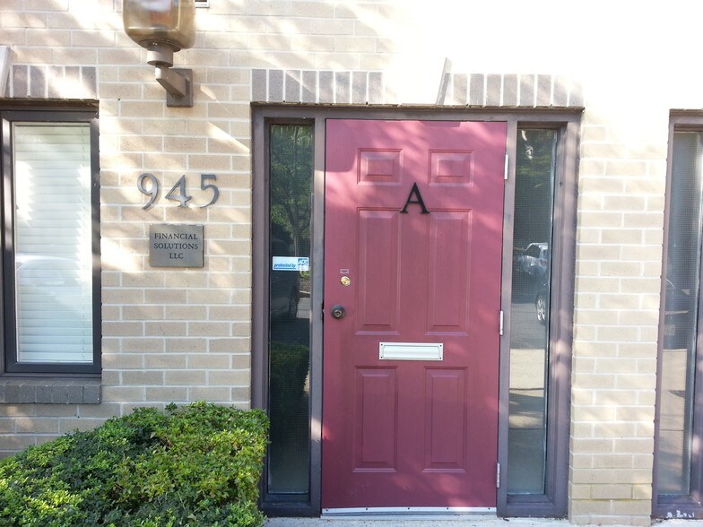 More Photos Of 931-947 Russell Ave, Gaithersburg Medical For Lease