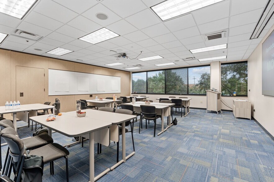 More Photos Of 2775 Blue Water Rd, Eagan Office For Sale