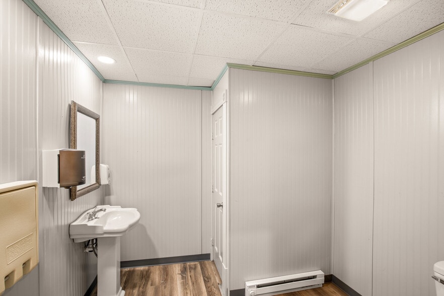 More Photos Of 105 E Main St, Somerset Storefront Retail Residential For Sale