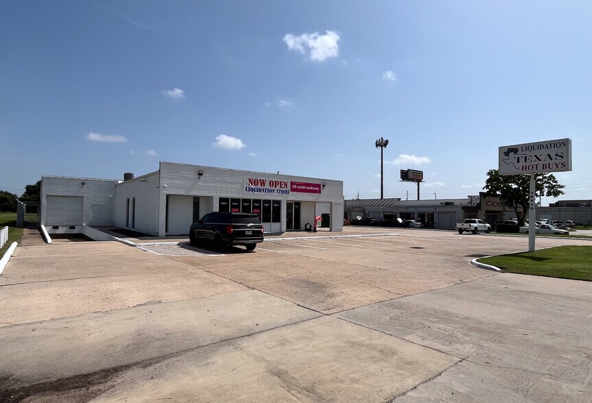 More Photos Of 16210 Clay Rd, Houston Auto Repair For Lease