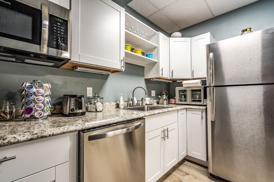More Photos Of 30 Benchmark Rd, Avon Office For Sale