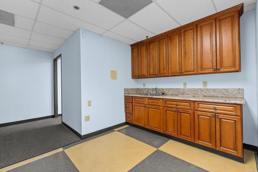 More Photos Of 8421 Auburn Blvd, Citrus Heights Office For Lease