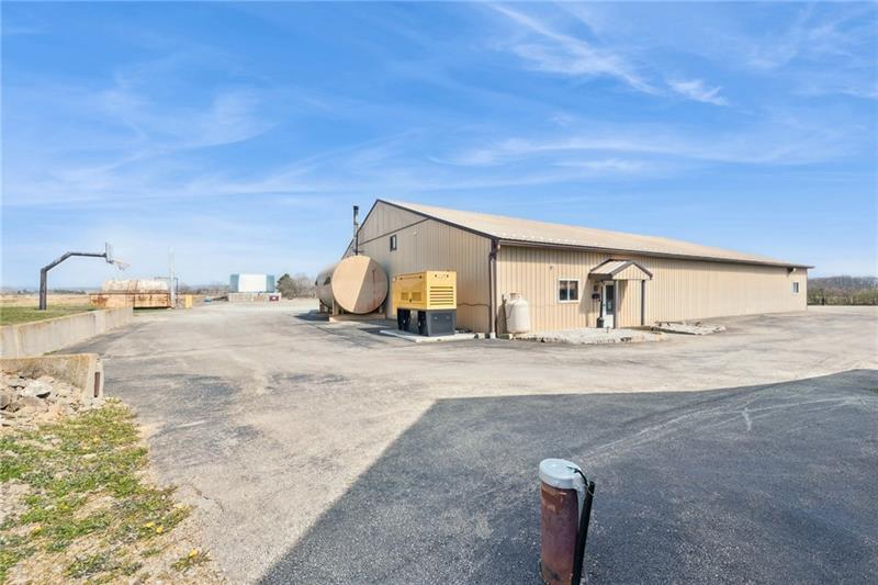 More Photos Of 208 W Mud Pike, Rockwood Office For Sale