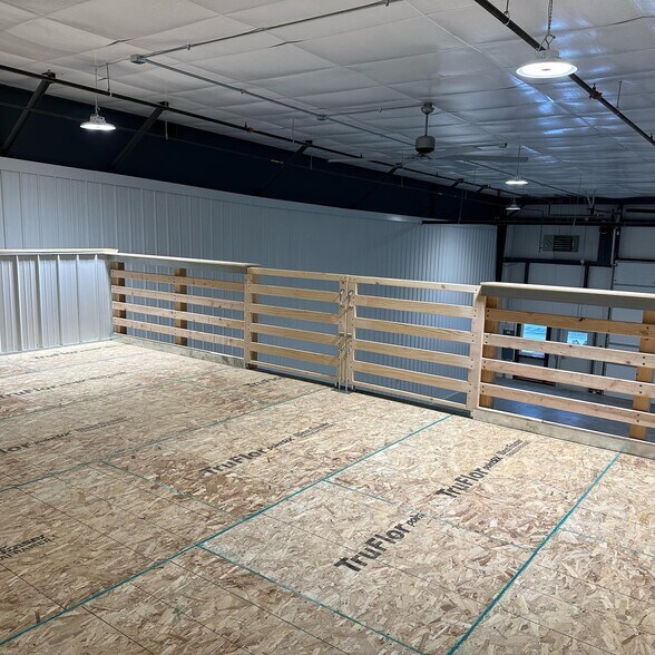 More Photos Of 24947 Larson, Lakeville Warehouse For Lease