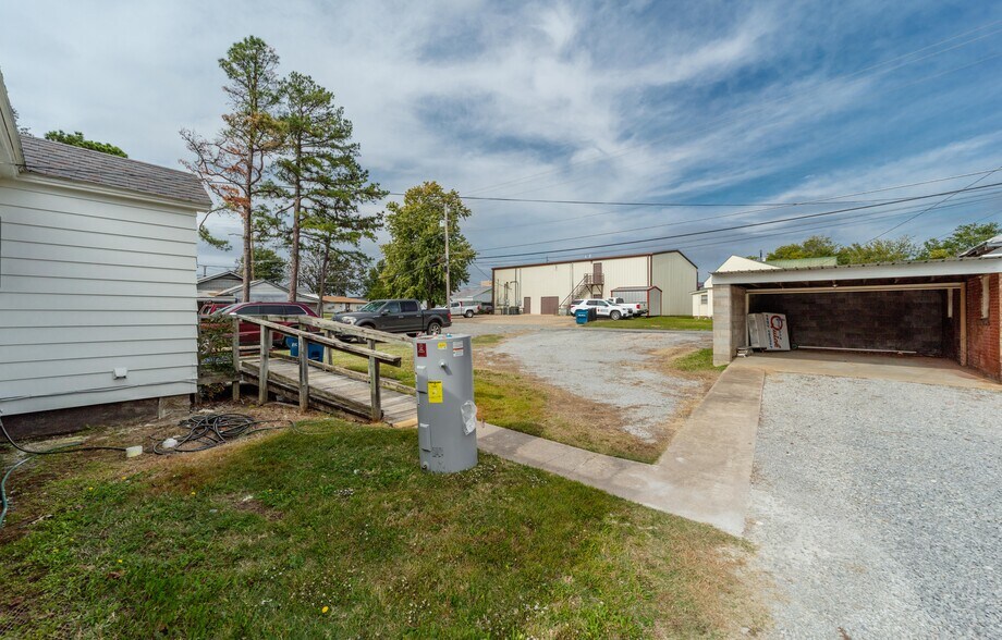 More Photos Of 517 Cherokee Ave, Mcalester Office For Lease