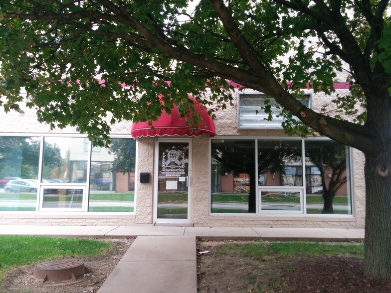 More Photos Of 604 Dale St, Normal Apartments For Lease