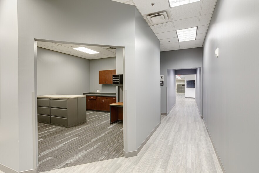 More Photos Of 305 Tech Park Dr, La Vergne Light Manufacturing For Lease