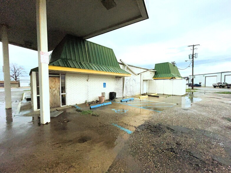 More Photos Of 1111 N Market St, Shreveport Convenience Store For Sale