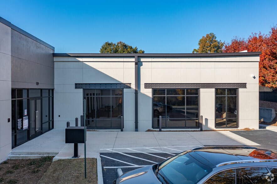 More Photos Of 5616 Peachtree Rd, Atlanta Loft Creative Space For Lease