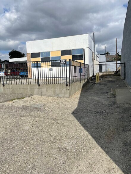 More Photos Of 125 E 6th St, Beaumont Auto Repair For Sale