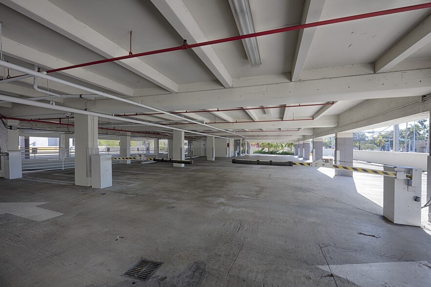 More Photos Of 1400 NW 107th Ave, Miami Medical For Sale