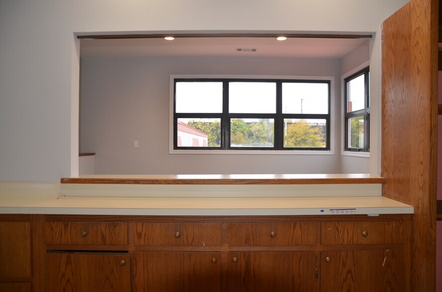 More Photos Of 510 Collins St, Joliet Unknown For Lease