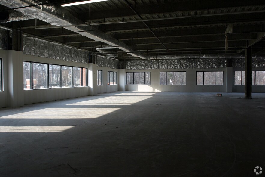 More Photos Of 5900-5920 Kingstowne Towne Ctr, Alexandria Unknown For Lease