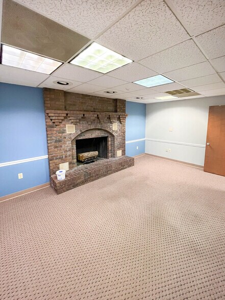 More Photos Of 496 Old Route 66, Saint Robert Office For Lease