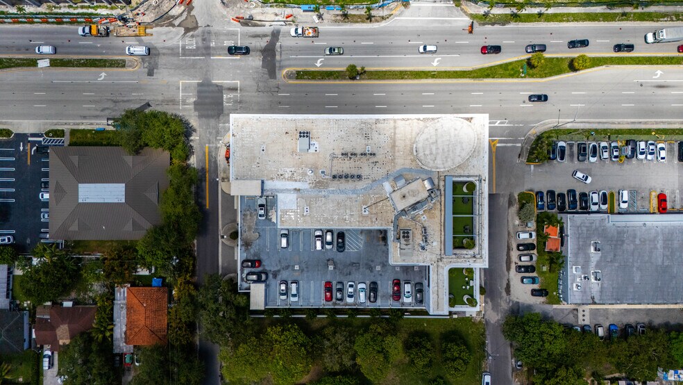 More Photos Of 2420 NE Miami Gardens Dr, Miami Office For Lease