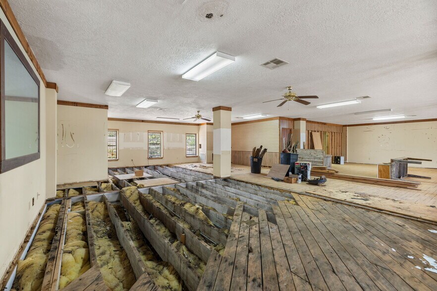 More Photos Of 40648 Hwy290 Business, Waller Office For Sale