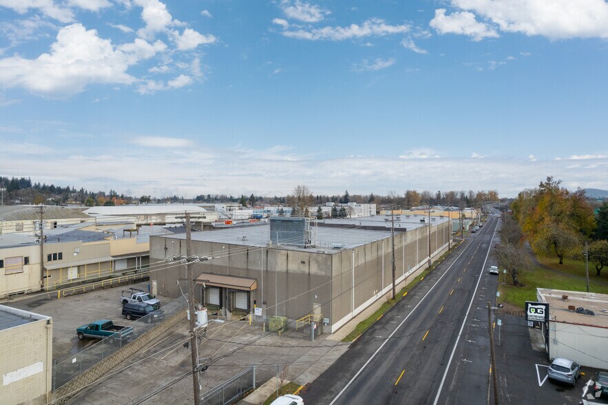 More Photos Of 809 Edgewater St NW, Salem Distribution For Lease