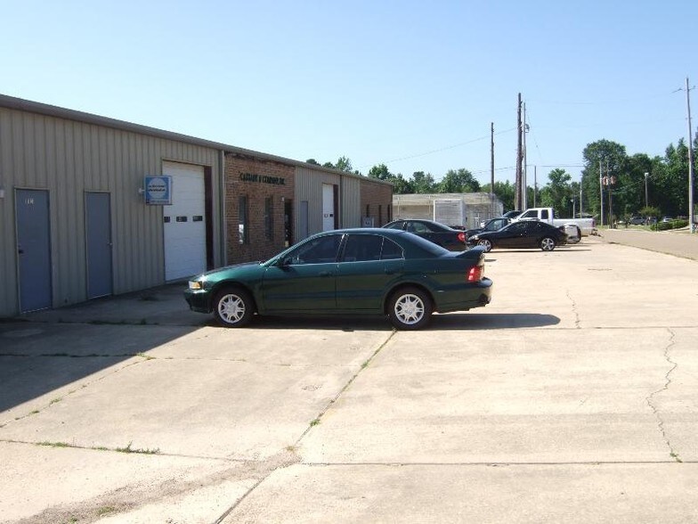 More Photos Of 4919 Plaza West, Texarkana Warehouse For Lease