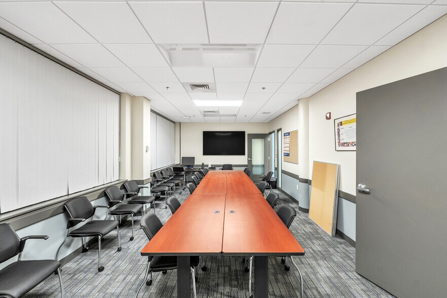 More Photos Of 80 Optical Dr, Southbridge Flex For Lease