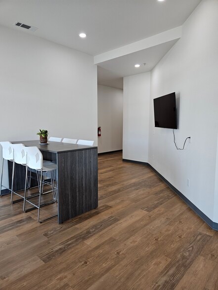 More Photos Of Doak Blvd, Ripon Warehouse For Lease