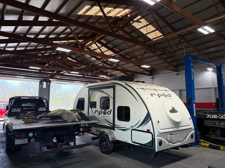 More Photos Of 16350 Crawford Ave, Markham Truck Terminal For Lease