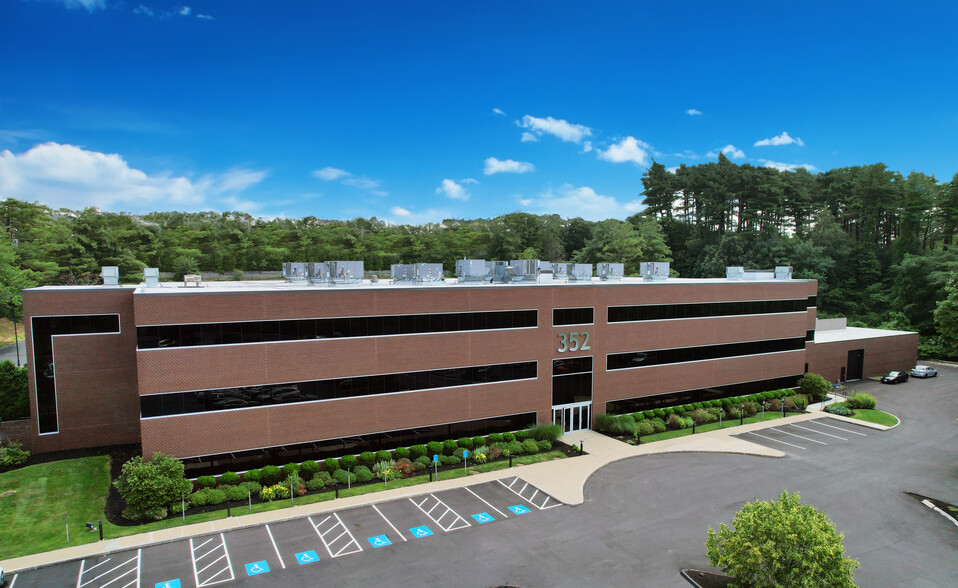 Primary Photo Of 352 Turnpike Rd, Southborough Office For Lease