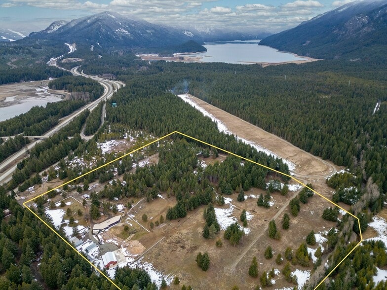 More Photos Of 180 Silver Ridge Ranch Rd, Easton Trailer Camper Park For Sale