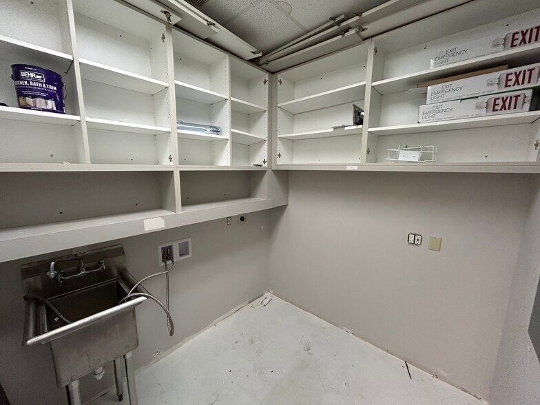 More Photos Of 1230 E Kingsley St, Springfield Medical For Lease