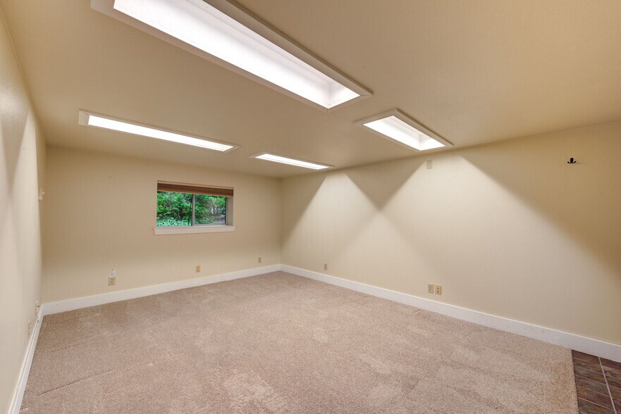 More Photos Of 654 W Main St, Monroe Office For Sale