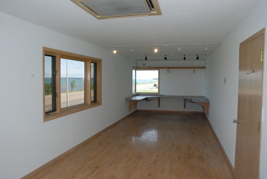 More Photos Of 4620 N US Highway 31 N, Traverse City Office For Lease