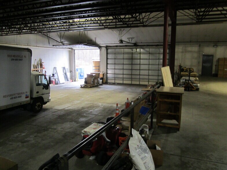 More Photos Of 260 Victoria Rd, Youngstown Warehouse For Lease